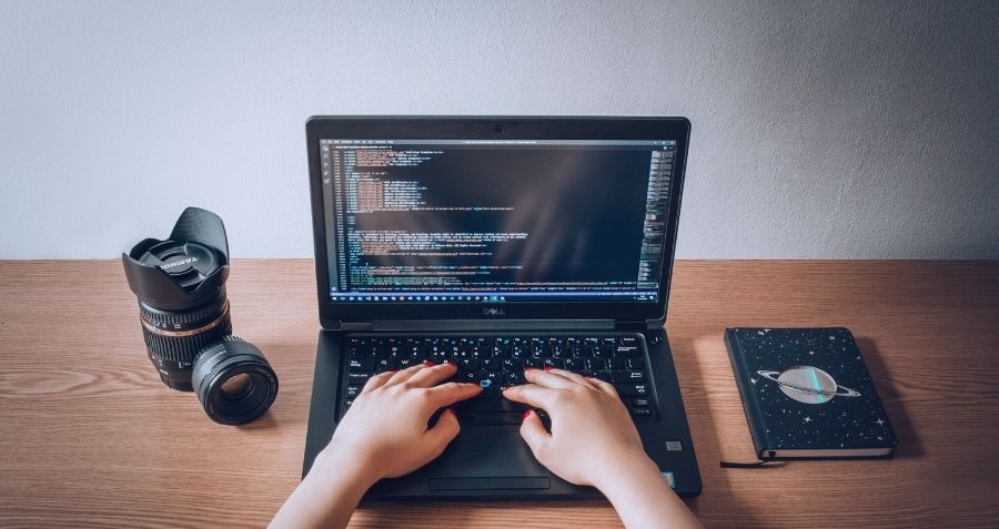 تحسين سياسة العمل عن بُعد للشركات الخليجية في عام 2025