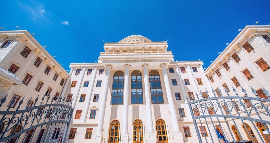 التعاون مع الجامعات العمانية لبناء قنوات مواهب وطنية