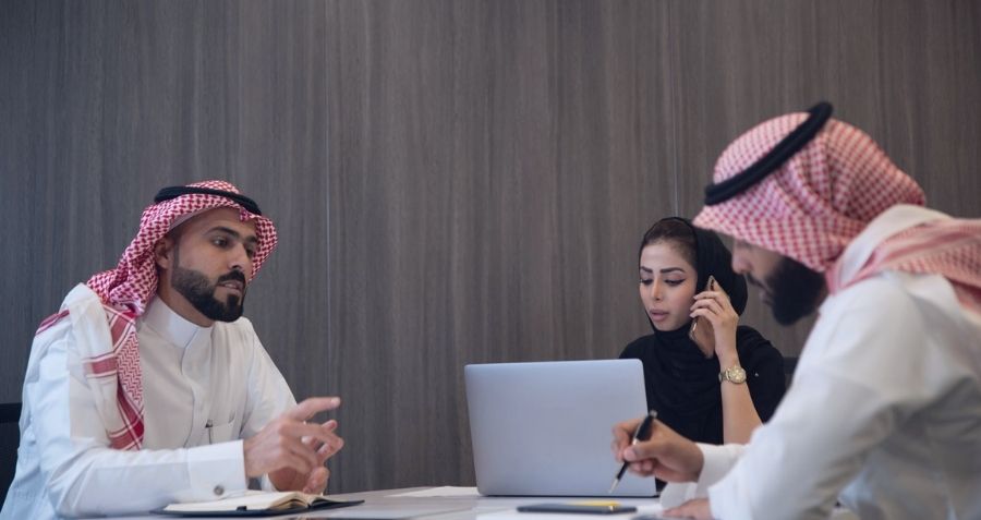 السعودة 2025: كيفية التكيّف مع متطلبات التوظيف الجديدة في السعودية