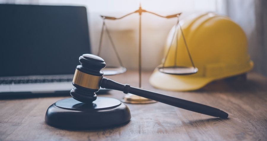التوافق مع قوانين العمل في الشرق الأوسط وشمال أفريقيا: قائمة مراجعة للامتثال عند التوظيف في 2025