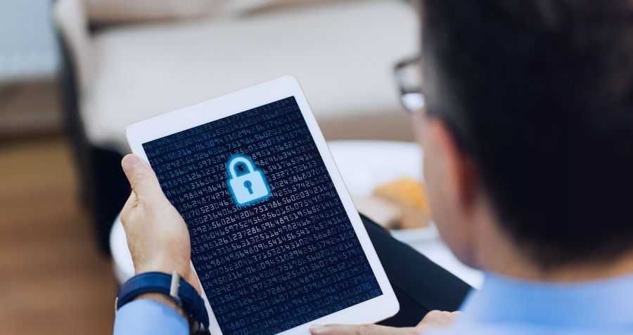 كيف تواجه الذكاء الاصطناعي: التحيّز وخصوصية البيانات في التوظيف داخل الشرق الأوسط