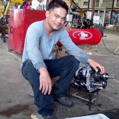Arnold Castillo, Auto mechanic