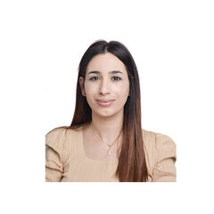 Monia  Ayari, Sales Assistant