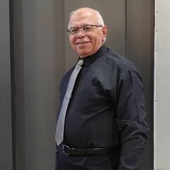 ايمن احمد محمد عويس, مدير ادارة الاعمال المدنية