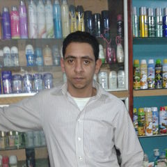 وائل عبد السميع, مدير مبيعات ومشتريات