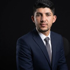 سيف يونس, خبير مبيعات