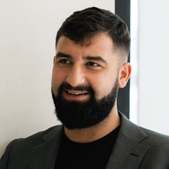Caroz Hassan, Real estate agent