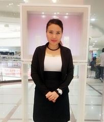 Rebecca Zou, Boutique Manager