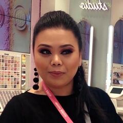 Jhoana Azam, Store Manager