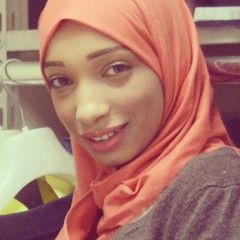 Mona Mahmoud, fashion designer and color separator