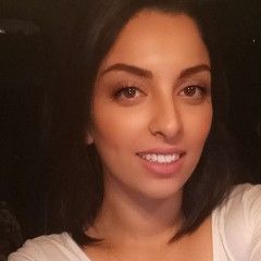 عزة Chalchoul, sales associate