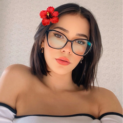 منى عزيزي