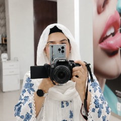 paras Bukhari,  Esthetician & beauty salon worker