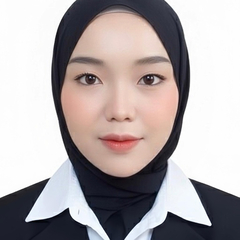 Khoirunnisaa’ Nur  Rahmawati, customer services staff