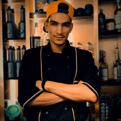 احمد مثلوثي, مساعد طباخ