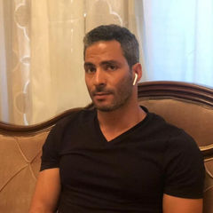 Mustafa Naji, store manager