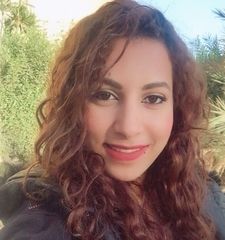 Asma  El Manaweshy, Sales and customer service