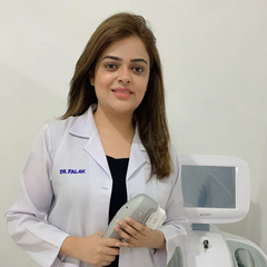 Falak وقاص, consultant dermatologist and cosmetologist