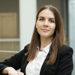 Hanna Viniarska, Associate Manager