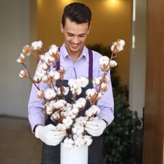 Omar Kalbouneh, florist