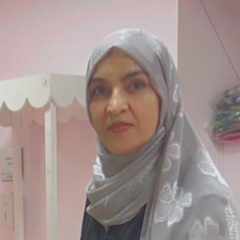 علا عز الدين, معلمة لغة عربية حائزة على جائزة الشبخ خليفة للمعلم المبدع. وجائزة الشيخ حمدان للمعلم المتميز
