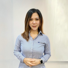 Lydia Octavia , human resources manager