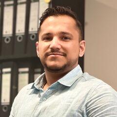 زبير عزيز, Senior Accountant